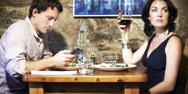 Couple-Having-Dinner